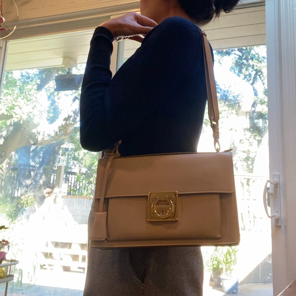 Salvatore Ferragamo – Marisol Should Bag in Beige
